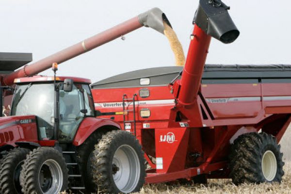Unverferth | X-TREME Front-Fold Auger Grain Carts | Model 1115 (Prior Model) for sale at Colerain, North Carolina